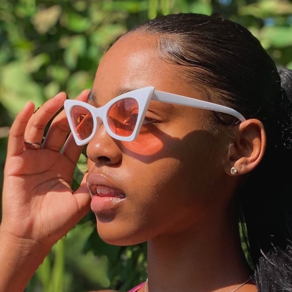 White Sunglasses w Pink Lenses - Picture 2 of 4